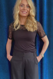 Lisa Ss Lace Blouse 2 | Black | Bluse fra Liberté