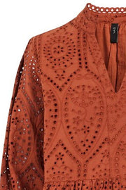 Holi LS Knee Dress | Coconut Shell | Kjole med broderie anglaise fra YAS