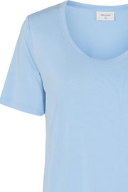 Honey U tee | Chambray blue | T-shirt fra Freequent