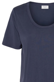 Honey U tee | Navy blazer | T-shirt fra Freequent