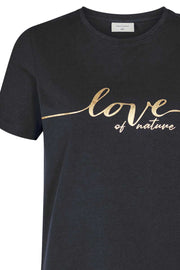 Fenja tee love sustainable | Black | T-shirt fra Freequent