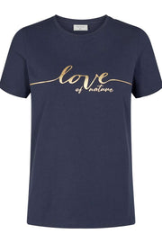 Fenja tee love sustainable | Navy blazer | T-shirt fra Freequent