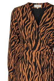 Zelina Dress | Zebra mix | Slå-om kjole med print fra Copenhagen Muse