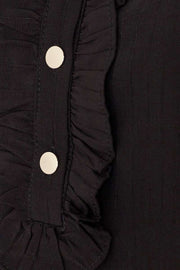 April Shirt | Black | Bluse med flæser fra Freequent