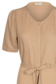 Simply Dress | Beige Sand | Kjole fra Freequent