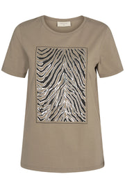 Nola Tee Zebra | Desert Taupe | T-shirt med tryk fra Freequent