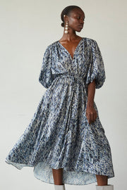 Mae Graphic Dress | Dress Blues | Kjole fra Copenhagen Muse