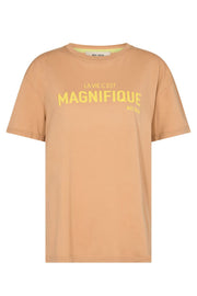 Marchella O-SS Tee | Tan | T-shirt fra Mos Mosh