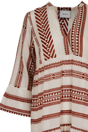 Emre Aztec Dress | Red | Lang kjole fra NEO NOIR