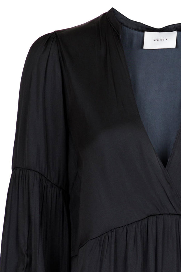 Melly Sateen Dress | Black | Kjole fra Neo Noir