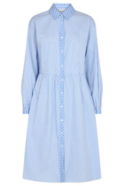 Oriana Dress | Chambray blue w. off-white | Kjole fra Freequent