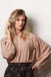 Cara Blouse | Dusty rose | Bluse fra Lollys Laundry