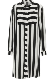 Stripe pleat dress | Stripe Black/white | Kjole fra Costamani