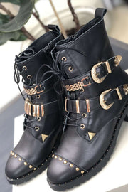 Melea Boot | Sort | Støvle med nitter fra Sofie Schnoor