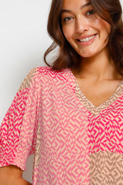 Tyra Blouse | Pink Graphic | Bluse fra Culture
