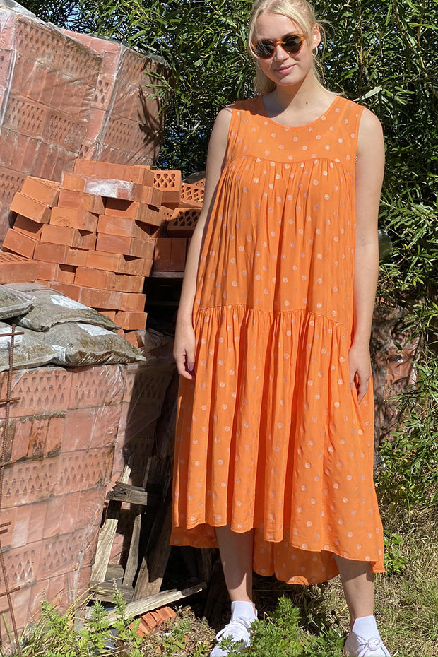 Kajsa dress | Orange | Kjole med glimmer polka prikker fra Black Colour