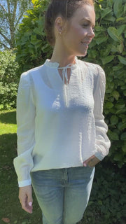 August Blouse | Offwhite | Bluse fra Freequent