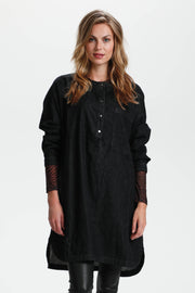 Paola Shirt Dress | Black Wash | Kjole fra Culture