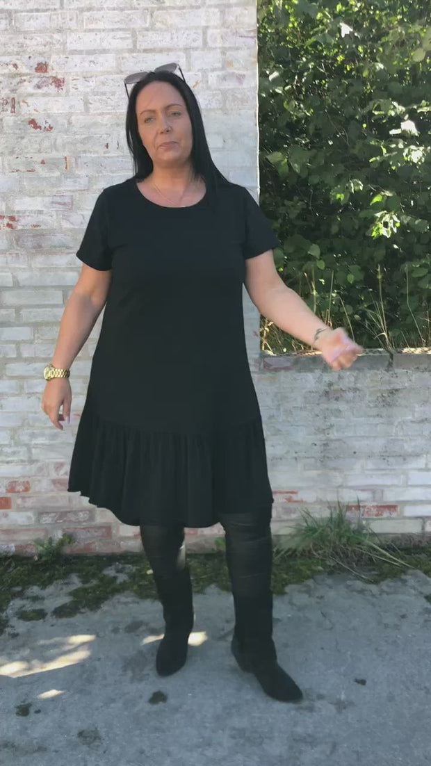 Sann Jersey Dress | Black | Kjole fra Black Colour