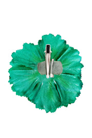 Jualita 2-in-1 pin flower brooch | Green | Blomst fra Black Colour