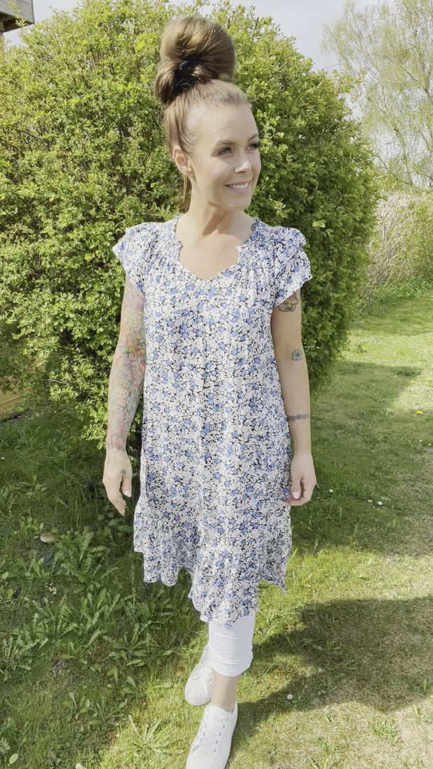 Udled Profeti voldsom Co'couture Kjole | New Blue | Sunrise Crop Royal FlowerDress – Lisen.dk