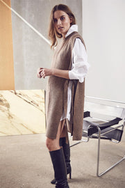 Anisa Slit Side Vest | Beige | Lang strik vest fra Co'Couture