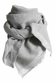 Addi scarf | Light Grey | Uldtørklæde med lurex stribe fra Stylesnob