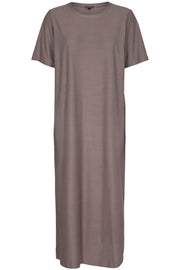 Alma T-Shirt Dress | Light Brown | Kjole fra Liberté