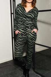 Heat Of The Night | Green zebra | Jumpsuit fra Comfy Copenhagen