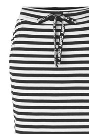 Satisfaction | Black/White stripe | Nederdel fra Comfy Copenhagen
