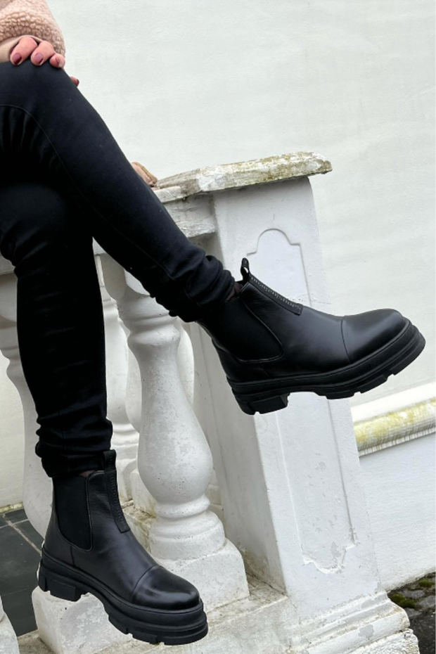 Copenhagen Shoes Boot | Black (with sole) | YOU ME LOW 22 – Lisen.dk