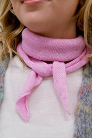 Triangle Knitted Scarf | Lite Pink | Tørklæde fra Black Colour