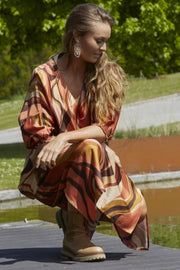 Esther dress | Wave print orange | Kjole fra Costamani
