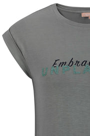 Embrace SS Top | Støvet army | T-shirt fra Soft Rebels