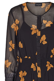 Karlotta Dress Flora | Sort | Lang kjole med bladtryk fra FreeQuent