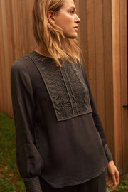 Margit blouse with deco | Skjorte fra Gustav