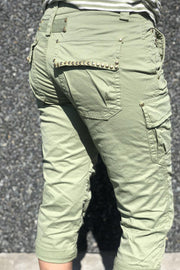 Cheryl Cargo 3/4 Pant | Oil Green | Pants fra Mos Mosh
