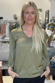 Nicco Balloon blouse | Army | Bluse fra Freequent