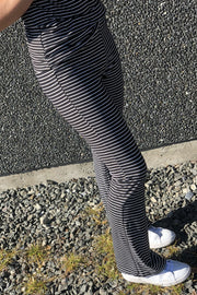 Alma Flaired Pants | Sort & Hvid | Bukser med vide ben og striber fra Liberté Essentiel
