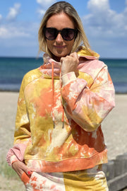 Liva sweatshirt | Peach Tie Dye | Batik sweatshirt fra Hunkön