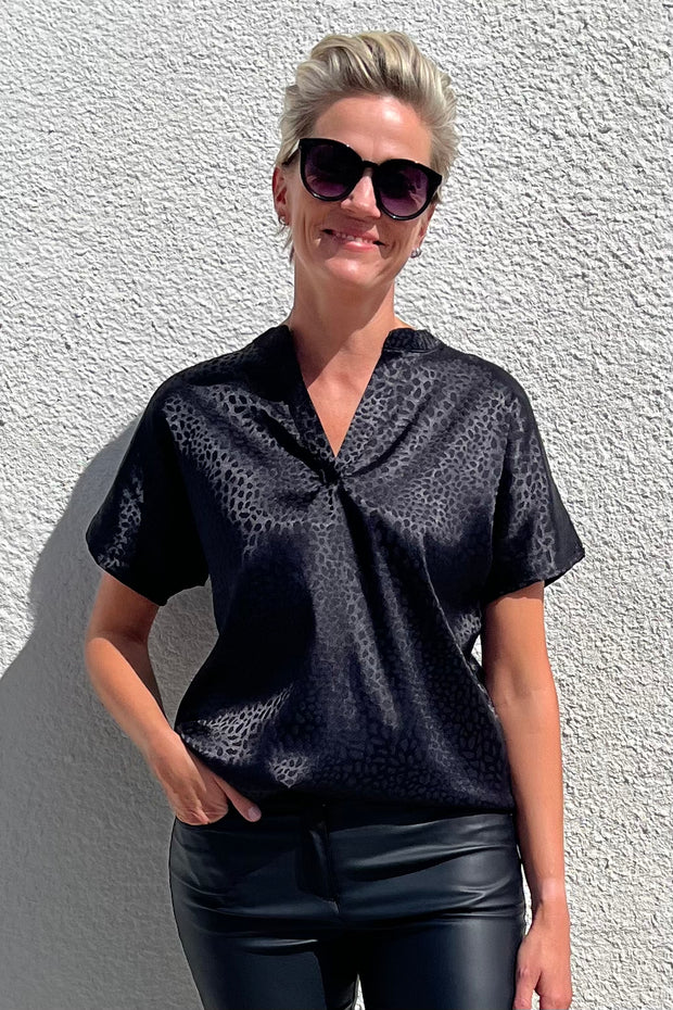 Indio Top  | Solid Leo Black | Top fra French Laundry