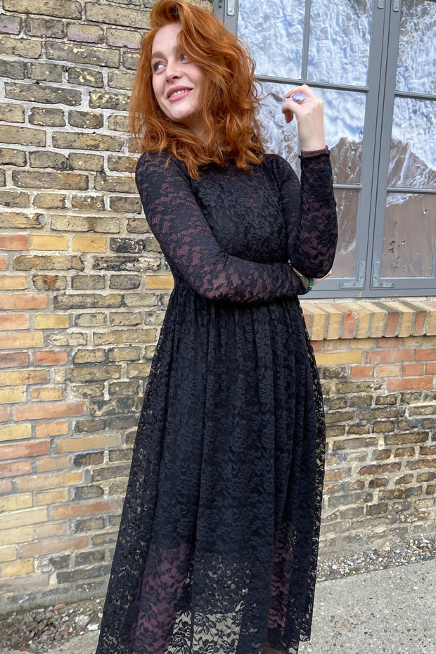 Eloise Lace Dress | Black | Kjole fra Black Colour