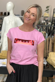 Elly Tee | Prism pink | T-shirt fra Liberté Essentiel