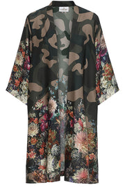 FLOWER CAMO KIMONO | Mellemlang kimono fra KARMAMIA