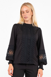 Katie Embroidery Blouse | Black | Skjorte fra Neo Noir