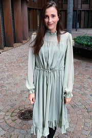 Jasmin Dress | Dusty Green | Lang kjole med flæser og print fra Liberté