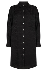 Leela Graphic Shirt Dress | Black | Kjole fra Mos Mosh