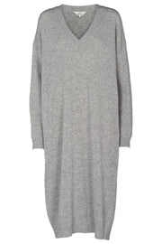 Lise V-Dress l Grey Melange l Strikkjole fra Basic Apparel