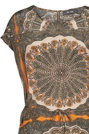 SEMA SCARF DRESS I Apricit Buff Print I Kjole fra Mos Mosh