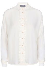 Daffy Silk Shirt | Råhvid | Silke skjorte med flæser fra Mos Mosh